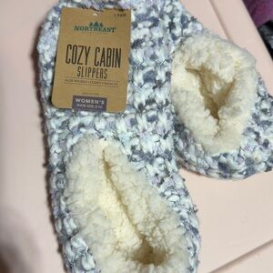 NWT! Aloe Infused Cozy Cabin Slippers